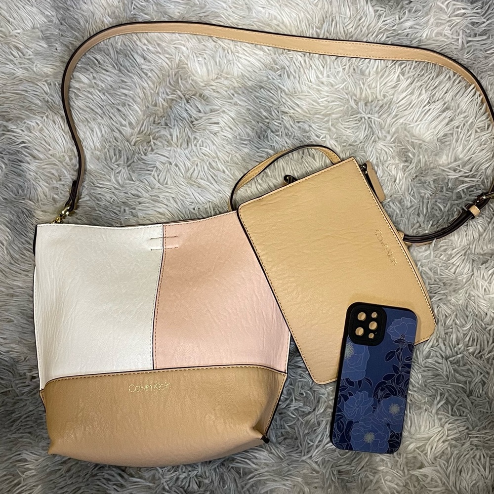 2PCS CALVIN KLEIN REVERSIBLE CROSSBODY/WRISTLET🎀nude/white/blush